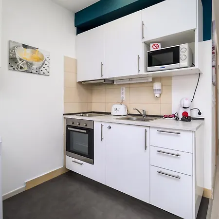 Atrium Deluxe Suite-free Parking Garage Same Building Appartement Budapest