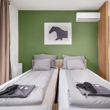 Atrium Deluxe Suite-free Parking Garage Same Building Апартаменты *