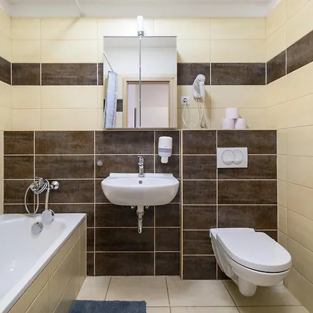 Апартаменты Atrium Deluxe Suite-free Parking Garage Same Building