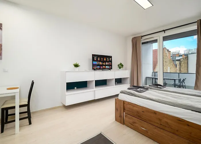 Atrium Deluxe Suite-free Parking Garage Same Building شقة