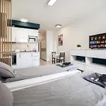 Atrium Deluxe Suite-free Parking Garage Same Building *