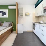 شقة Atrium Deluxe Suite-free Parking Garage Same Building