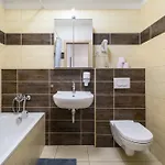 شقة Atrium Deluxe Suite-free Parking Garage Same Building