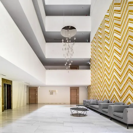 Atrium Deluxe Suite-free Parking Garage Same Building بودابست